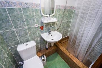 Фото номера Классический трехместный номер Гостиница Guest House Golitsyna 14 г. Новый Свет 8